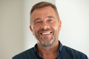 Implantes dentales antes de la ortodoncia - Clínica Frias - Implantes Dentales en Barakaldo
